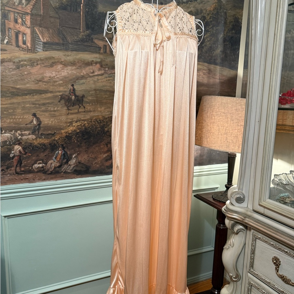 Vintage Peach Satin Lace Nightgown – Full Length – Romantic Cottagecore Lingerie